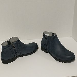 J Sport "Jenna" Navy Boots NIB Women's Size 10